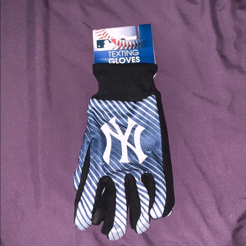 MLB NYY Gloves